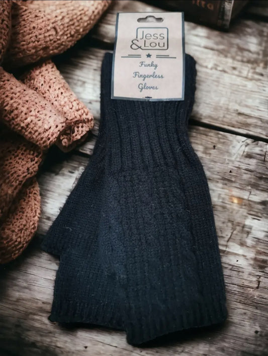 Cosy Cable Knit Gloves in Black